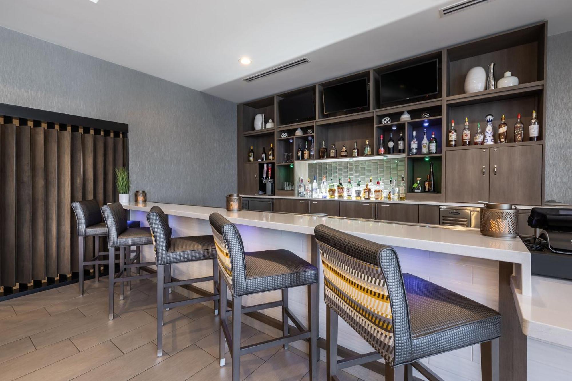 Holiday Inn Greenville - Woodruff Road By Ihg Exterior foto